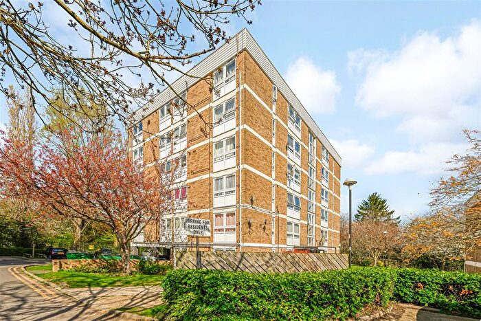 2 Bedroom Flat To Rent In Moresby House, Retingham Way, Chingford, E4