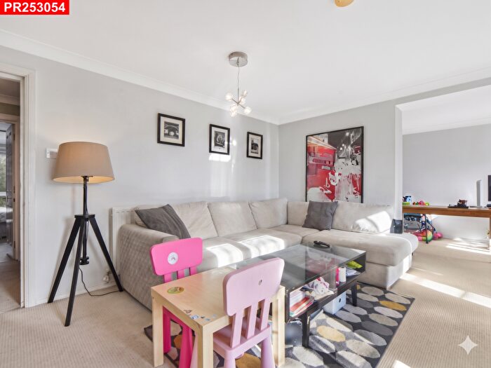 2 Bedroom Flat To Rent In Silvertown – Bedrooms Flat, E16