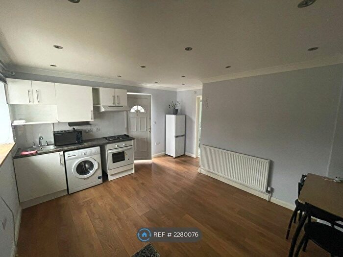 Studio To Rent In Rowan Road, London, UB7
