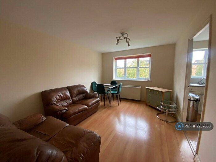 1 Bedroom Flat To Rent In Windmill Drive, London, NW2