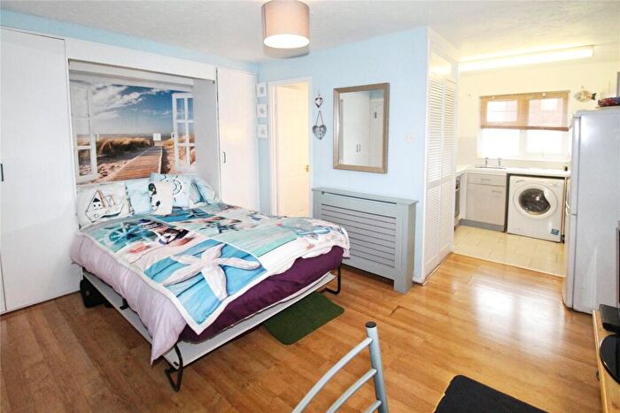 1 Bedroom Flat For Sale In Captains Place, Southampton, Hampshire, SO14