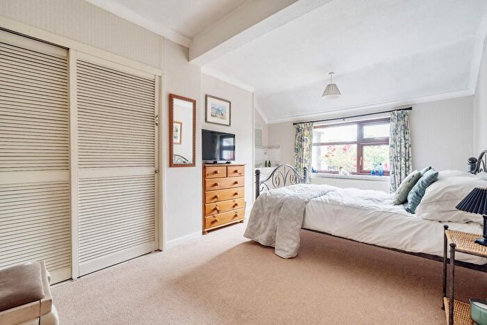 4 Bedroom Detached House For Sale In Havant Road, Hayling Island, PO11