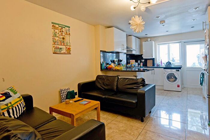 5 Bedroom End Of Terrace House To Rent In Melyn Close, London, N7