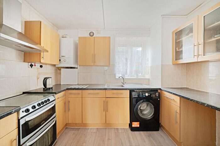 2 Bedroom Flat To Rent In Sinclair Court, Highbury New Park, N5