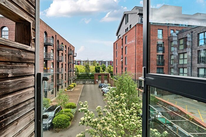 2 Bedroom Flat For Sale In Gas Ferry Road, Bristol, BS1