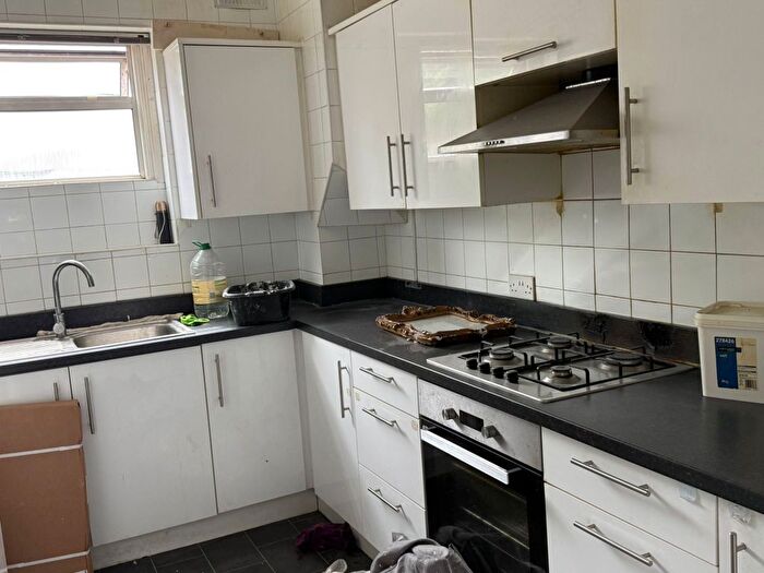 3 Bedroom Flat To Rent In Chigwell Road, Woodford Green, IG8
