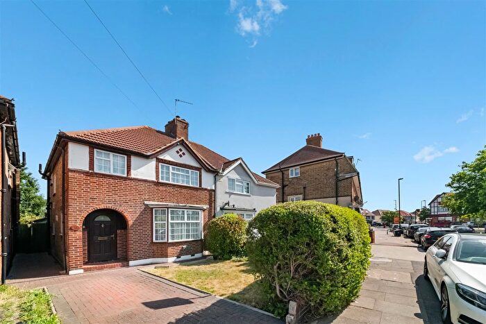 3 Bedroom Semi-Detached House For Sale In The Crossways, Heston, TW5