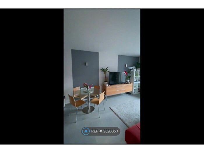 2 Bedroom Flat To Rent In Goulden Street, Manchester, M4