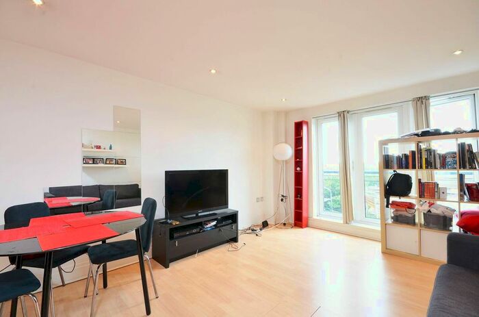 2 Bedroom Flat To Rent In Royal Quarter, Kingston, Kingston Upon Thames, KT2