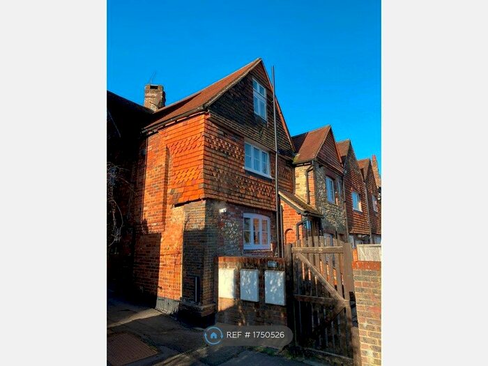 2 Bedroom Flat To Rent In Petworth Road, Haslemere, GU27