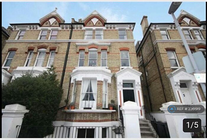 Studio To Rent In St. Andrews Square, Surbiton, KT6