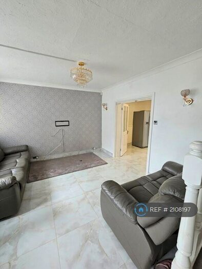 3 Bedroom Terraced House To Rent In Waverley Road, Rainham, RM13