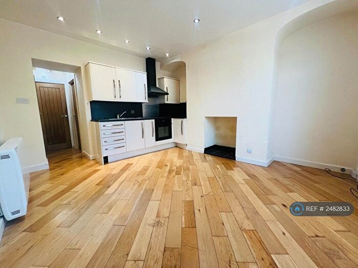 1 Bedroom Flat To Rent In Town Street, Stanningley, Pudsey, LS28