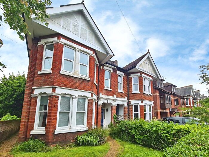 2 Bedroom Flat To Rent In Thornbury Avenue, Southampton, Hampshire, SO15