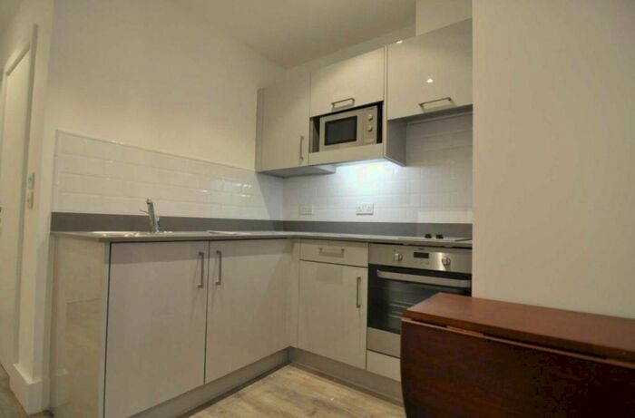 Studio To Rent In Kilburn High Road, London, NW6