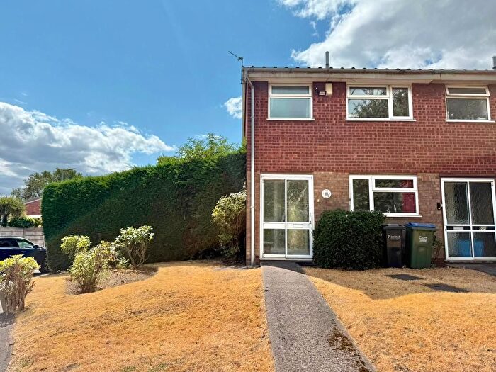 3 Bedroom Detached House For Sale In Beacon View Road, West Bromwich, West Midlands, B71