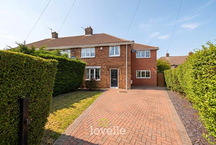 4 Bedroom Semi-Detached House For Sale In Willoughby Grove, Grimsby, DN34