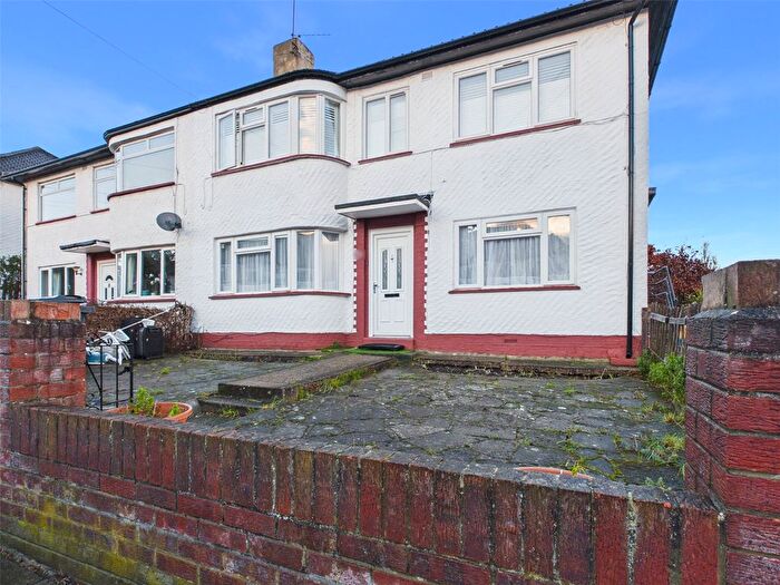 2 Bedroom Flat To Rent In Otterburn Gardens, Isleworth, TW7