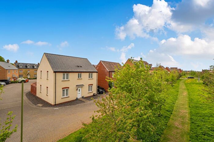 4 Bedroom Detached House For Sale In Redcar Road, Kingsmere, Bicester, Oxfordshire, OX26