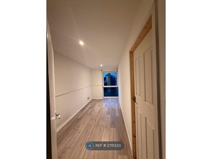 1 Bedroom Flat To Rent In Sycamore Close, London, UB5