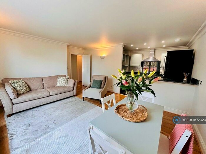 2 Bedroom Penthouse To Rent In Gloucester Court, London, SE22