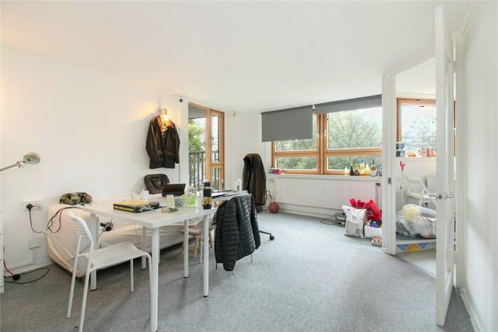 3 Bedroom Apartment To Rent In Blantyre Walk, Worlds End Estate, London, SW10