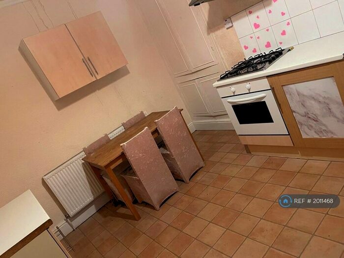 4 Bedroom Terraced House To Rent In Clark Crescent, Leeds, LS9