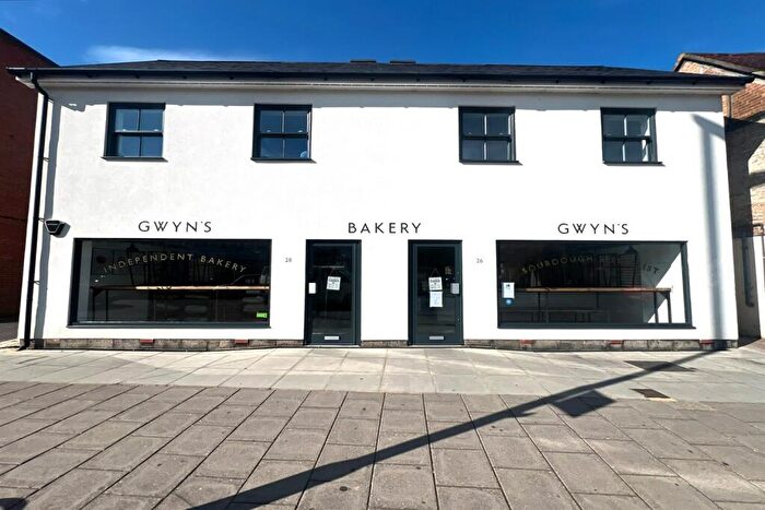 2 Bedroom Apartment To Rent In Portland Yard, Bishopric, Horsham, RH12