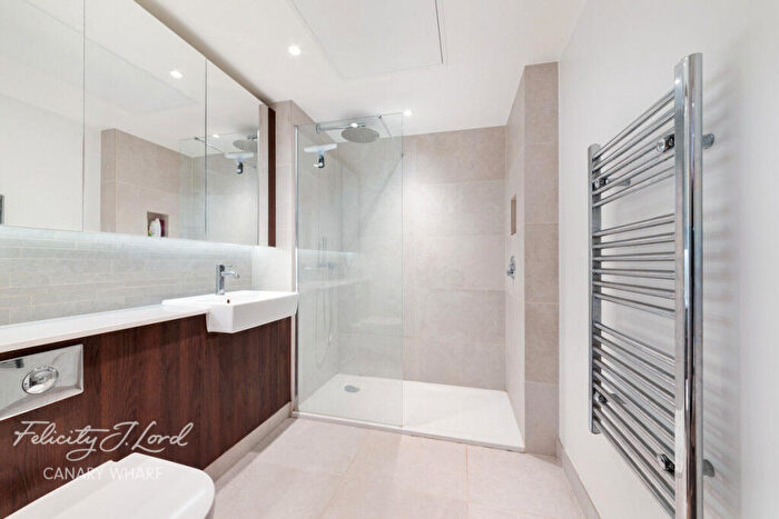 Studio For Sale In Landmark Pinnacle, Marsh Wall, London, E14