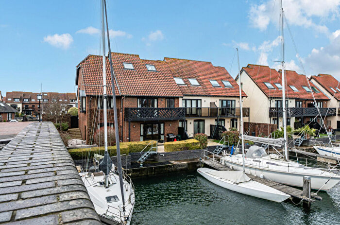 5 Bedroom End Of Terrace House For Sale In Velsheda Court, Hythe, Southampton, SO45