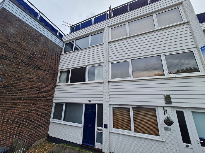 3 Bedroom Town House To Rent In Market Hill, Cowes, PO31