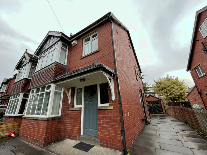 6 Bedroom Semi-Detached House To Rent In Becketts Park Drive, Leeds, West Yorkshire, LS6