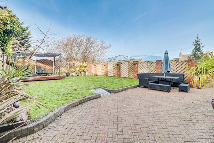 4 Bedroom Detached House For Sale In Tile Kiln Lane, Hemel Hempstead, Hertfordshire, HP3