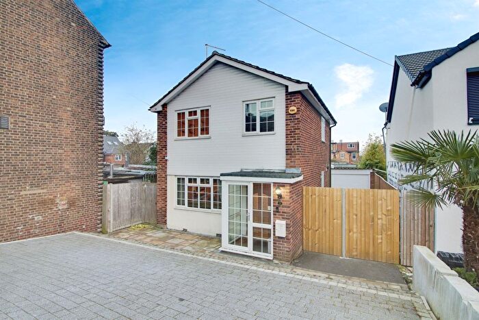3 Bedroom Detached House For Sale In Rye Road, Hoddesdon, EN11