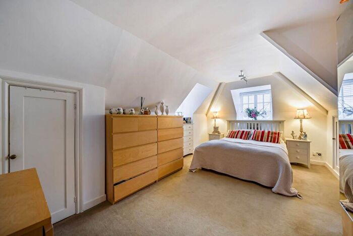 3 Bedroom Flat To Rent In Guildown Road, Guildford, GU2