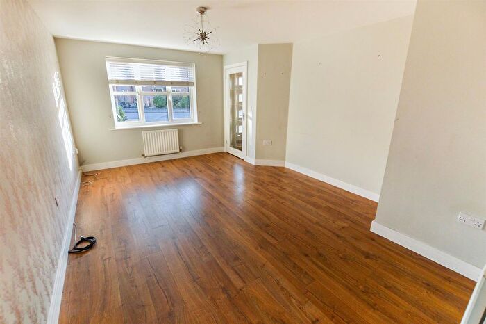 2 Bedroom Flat To Rent In Westbourne Road, Uxbridge, UB8