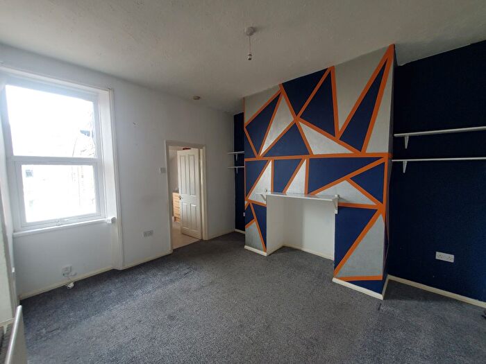 3 Bedroom Flat To Rent In Watt Street, Gateshead, NE8