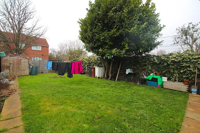 5 Bedroom House To Rent In Bevan Avenue, Barking, IG11