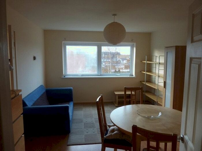 2 Bedroom Flat To Rent In Willow Avenue, Edgbaston, Birmingham, B17