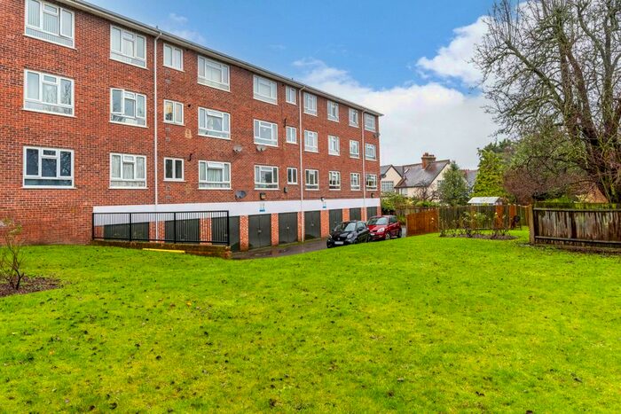 2 Bedroom Flat To Rent In Gillies Court, Sidcup, Kent, DA14