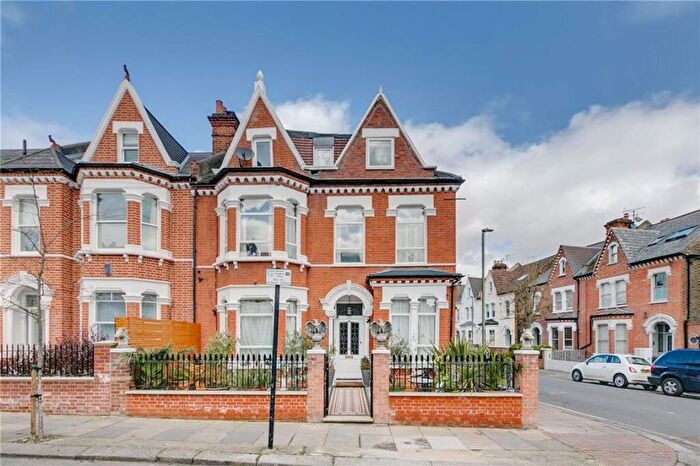 2 Bedroom Flat To Rent In Morella Road, Balham, SW12