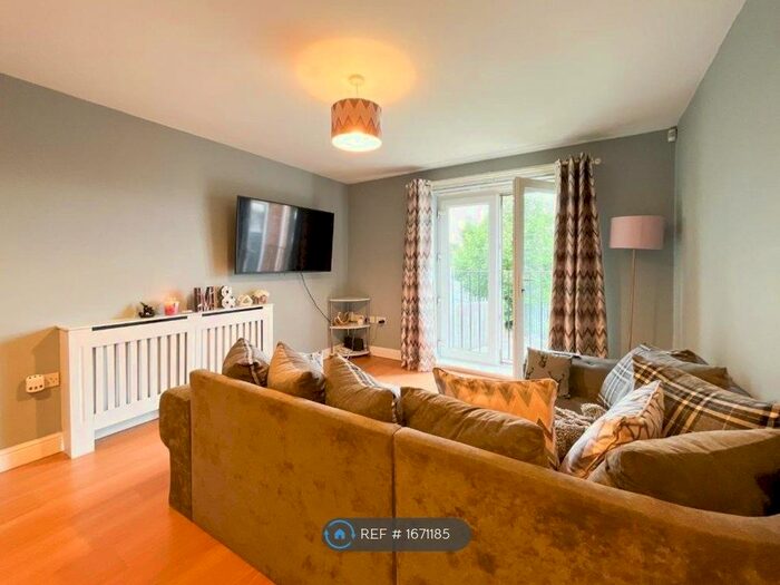 2 Bedroom Flat To Rent In Lemans Drive, Dewsbury, WF13