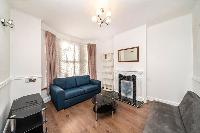 2 Bedroom Apartment To Rent In Fenham Road, London, SE15