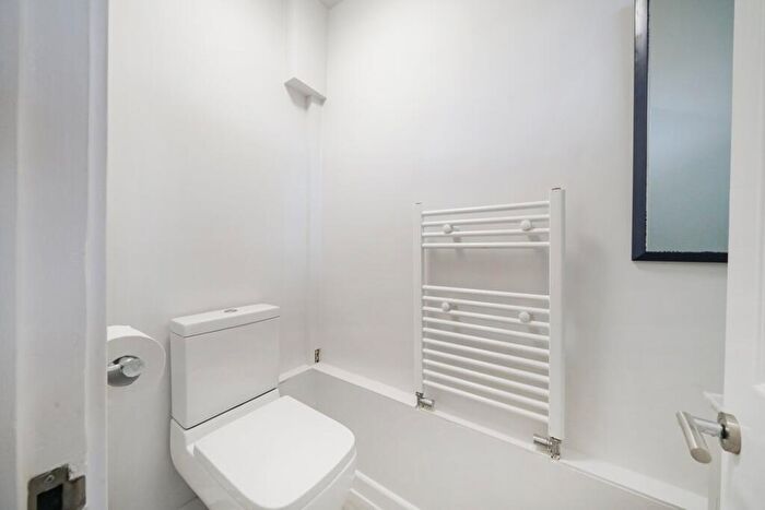 2 Bedroom Flat For Sale In Giffin Street, London, SE8