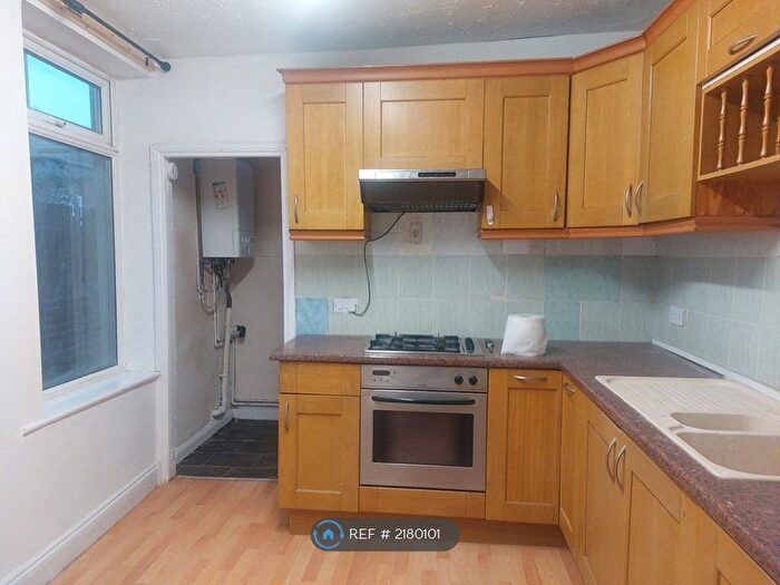 5 Bedroom Semi-Detached House To Rent In Barnsley Road, Sheffield, S5