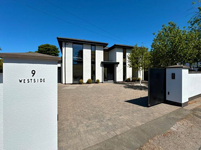 4 Bedroom Detached House For Sale In Old Town Lane, Formby, L37