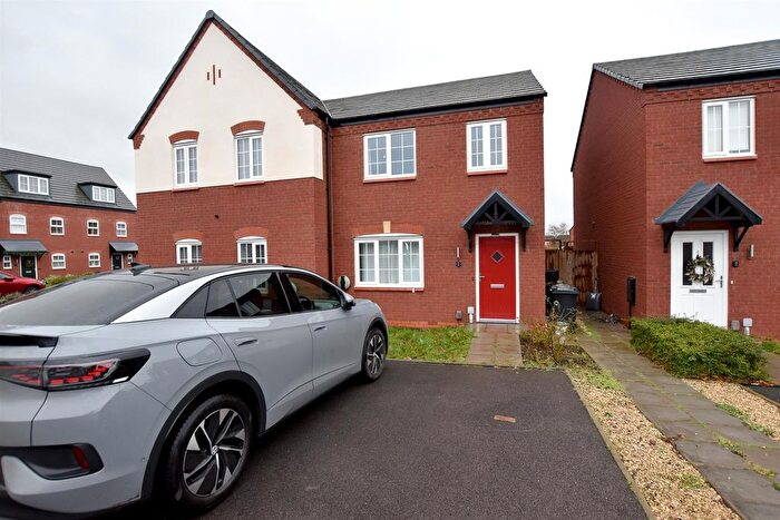 3 Bedroom Semi-Detached House For Sale In Bassett Close, Nuneaton, CV11