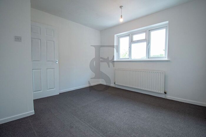 2 Bedroom End Of Terrace House To Rent In Sharpley Drive, Leicester, LE4