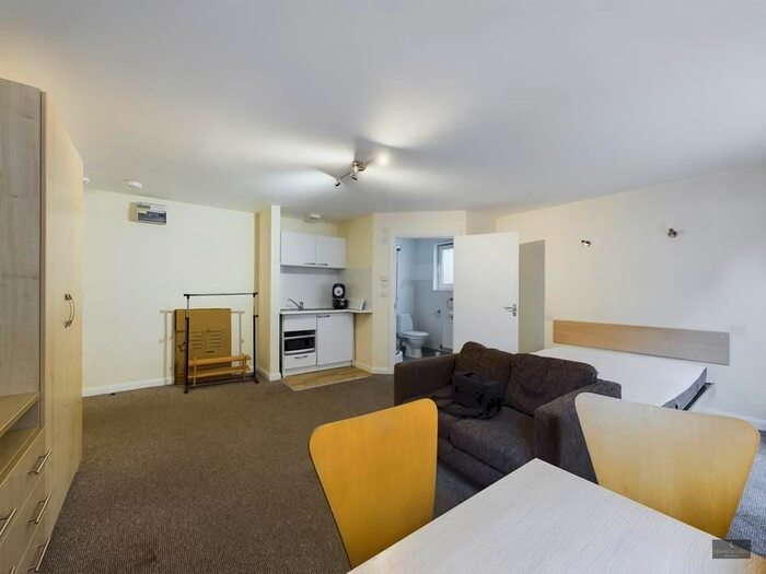 1 Bedroom Flat To Rent In Looe Road, Exeter, EX4