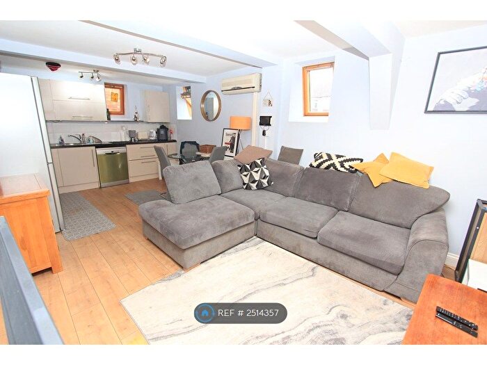 2 Bedroom Detached House To Rent In Colin Park Road, London, NW9